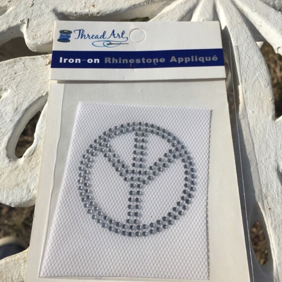 Hot Fix Iron on Rhinestone Peace Sign Sewing Iron - Picture 4 of 8